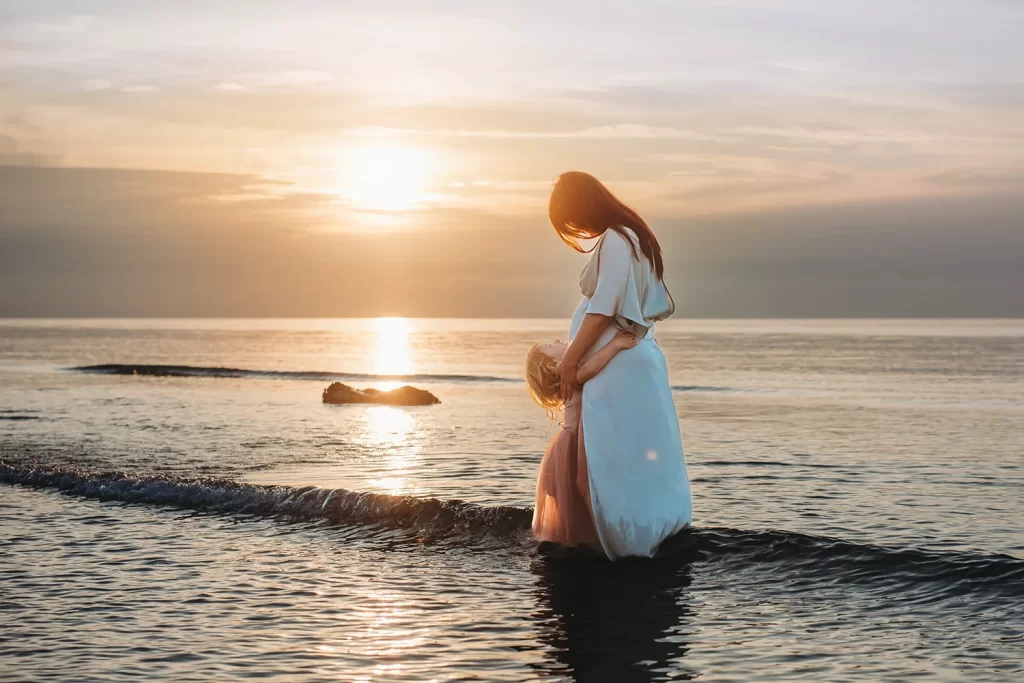 Cape Cod Maternity session on the beach with photographer Caryn SCanlan